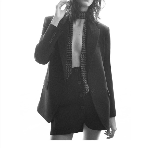 Mini skirt with pockets and button detail in front - Picture 6 of 9